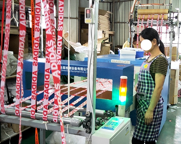 新優(yōu)利紡織織帶加裝龍門式檢針機(jī)0.jpg